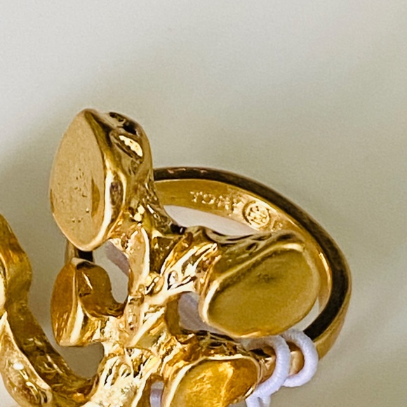 NEW Tory Burch BRUTALIST Logo Ring Size 7 18k GP - Picture 7 of 8